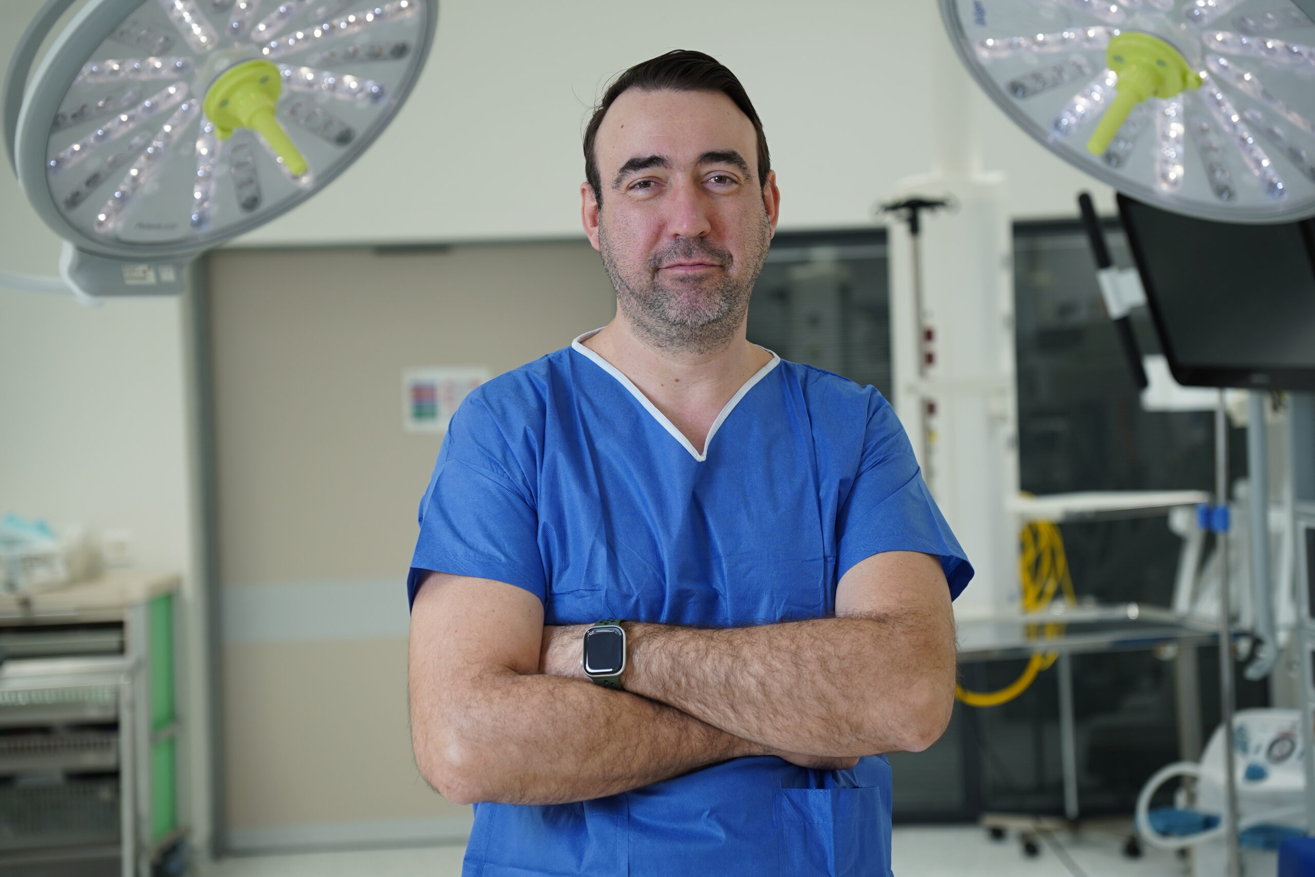 Dr. Vlad Olaru urolog in sala de operatie