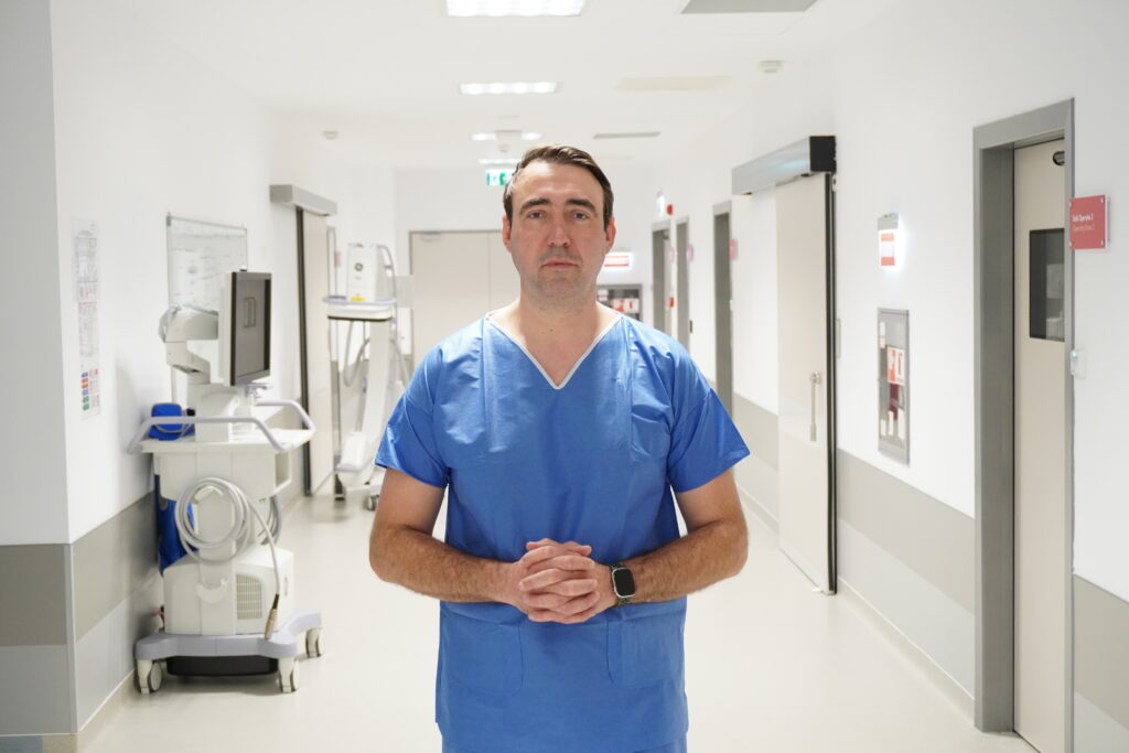 Dr. Vlad Olaru urolog pregatit pentru interventii de stricturi de uretra
